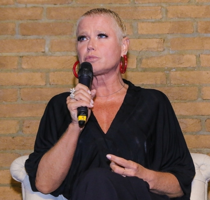 Xuxa Meneghel aparece andando em sua clássica nave em vídeo com o Zé Gotinha, assista