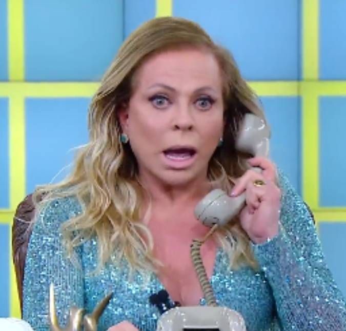 Christina Rocha se emociona e chora após receber ligação da filha; veja Durante o Fofocalizando, a apresentadora foi surpreendida