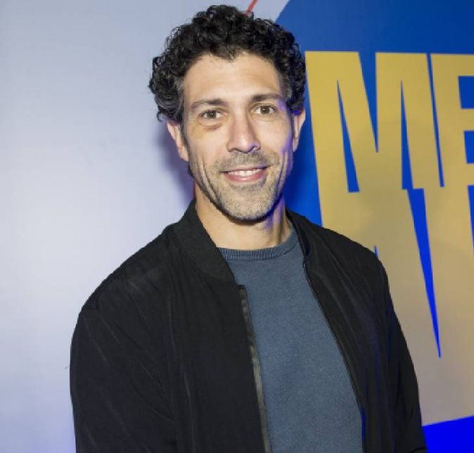 Já o chef Rodrigo de Oliveira vai colocar a mão na massa - literalmente - e ensinar diversas receitas para os internautas. Já o chef Rodrigo de Oliveira vai colocar a mão na massa - literalmente - e ensinar diversas receitas para os internautas.