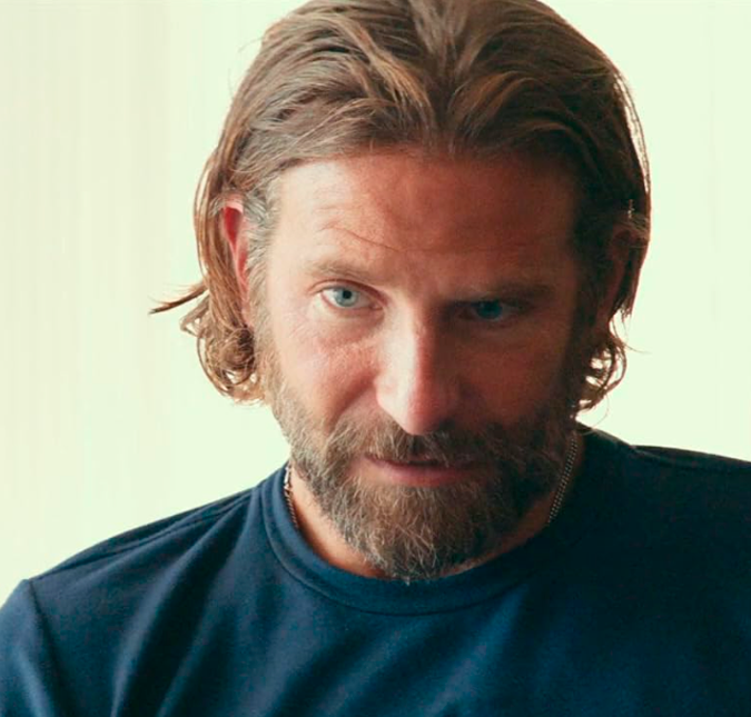 Bradley Cooper afirma que fama o fez largar vício em álcool e drogas Ator fez revelação durante as gravações do programa de aventura de Bear Grylls