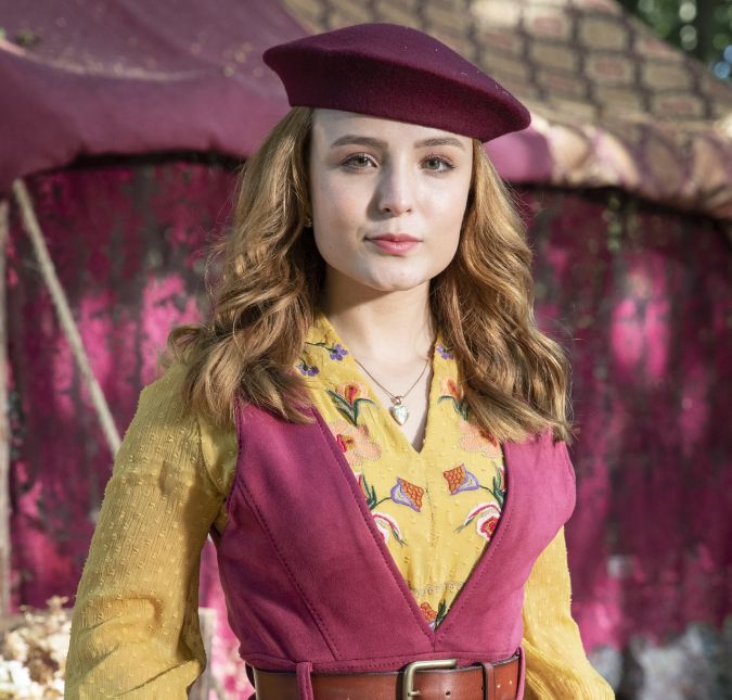 Larissa Manoela pede para os fãs pararem de passar PIX para uma conta dela, entenda! A atriz se envolveu em uma verdadeira polêmica familiar e falou tudo durante o Fantástico