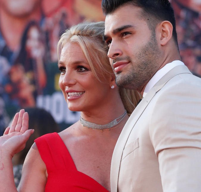 Britney Spears se diverte com amigos em meio a divórcio: <I>Convidei os meus rapazes favoritos</i>