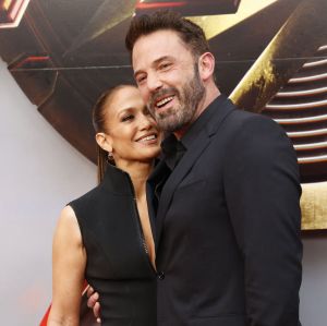 Discussões sobre dinheiro amplificaram crise no casamento de Ben Affleck e Jennifer Lopez, diz revista