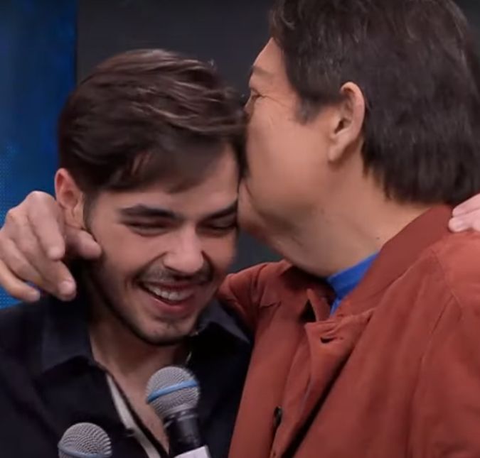 João Guilherme Silva fala sobre o pai, tranquiliza os fãs e agradece carinho de todos O filho do Faustão afirmou que o apresentador está bem