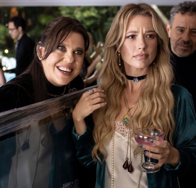 Com Bárbara Paz no elenco, O Combinado Não Sai Caro tem gravações finalizadas e previsão de estreia divulgada A nova comédia nacional chega aos cinemas em 2024