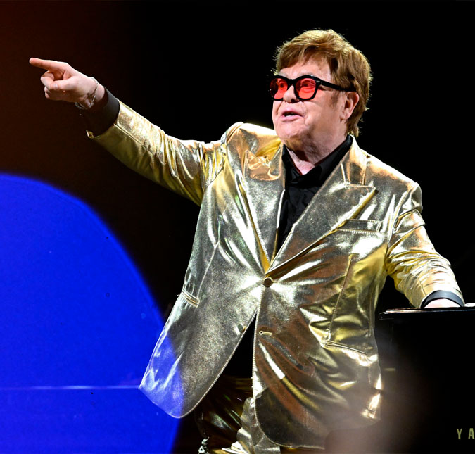 Elton John recebe alta após sofrer queda e ter ferimentos leves