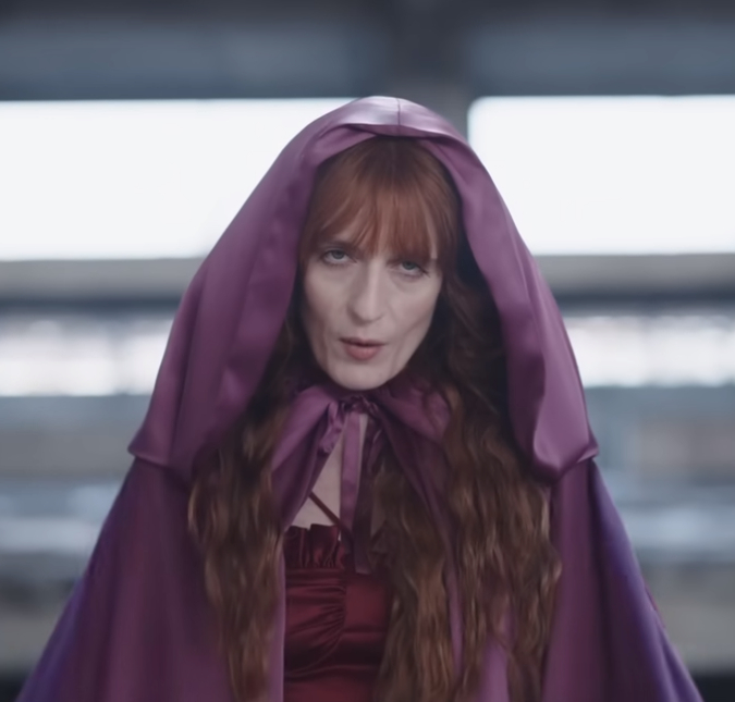 Florence Welch revela que passou por cirurgia de emergência e que ficou entre a vida e a morte, entenda!