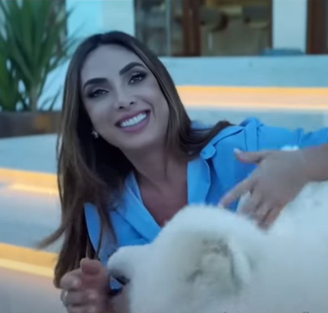 Nicole Bahls mostra mansão equivalente a três campos de futebol e relembra passagem em <i>realities</i>