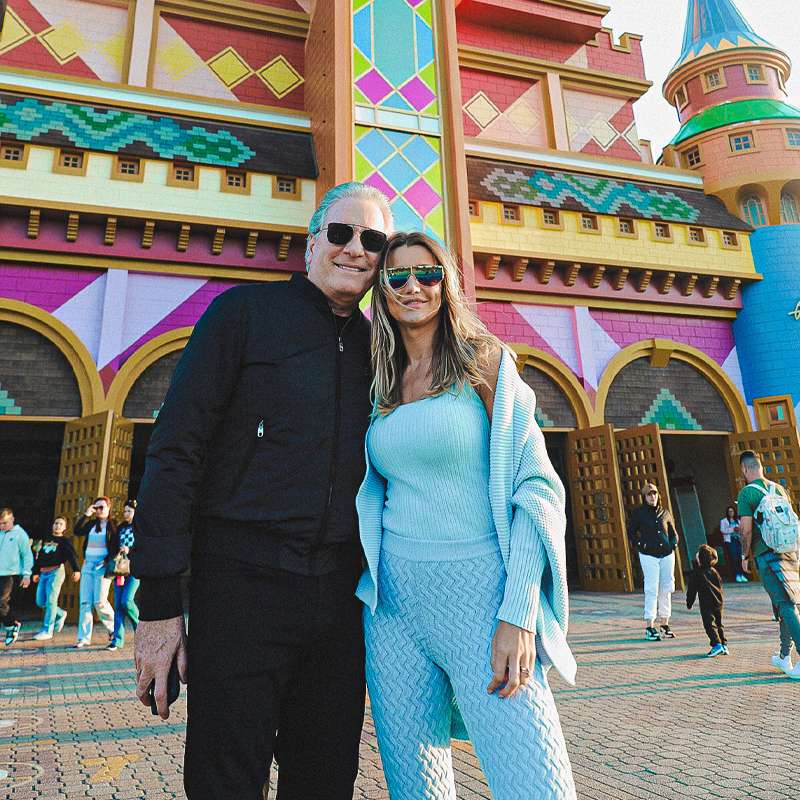 Roberto Justus curte Beto Carrero World ao lado da esposa e das filhas ...