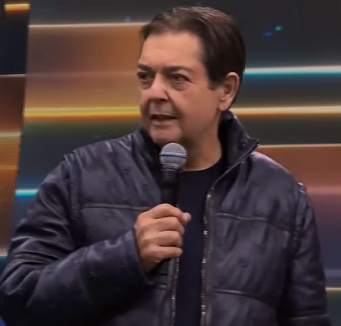 Após operação, Fausto Silva está respirando sem a ajuda de aparelhos Em novo boletim médico, o apresentador está conversando normalmente e apresenta boa função do coração