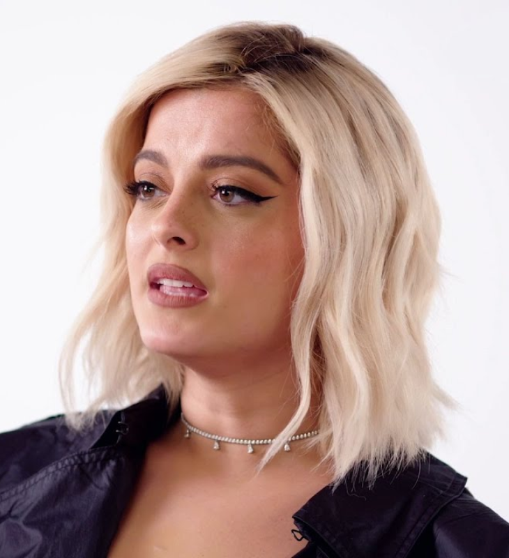 Bebe Rexha sofre ameaças no aeroporto da Alemanha e cai no choro