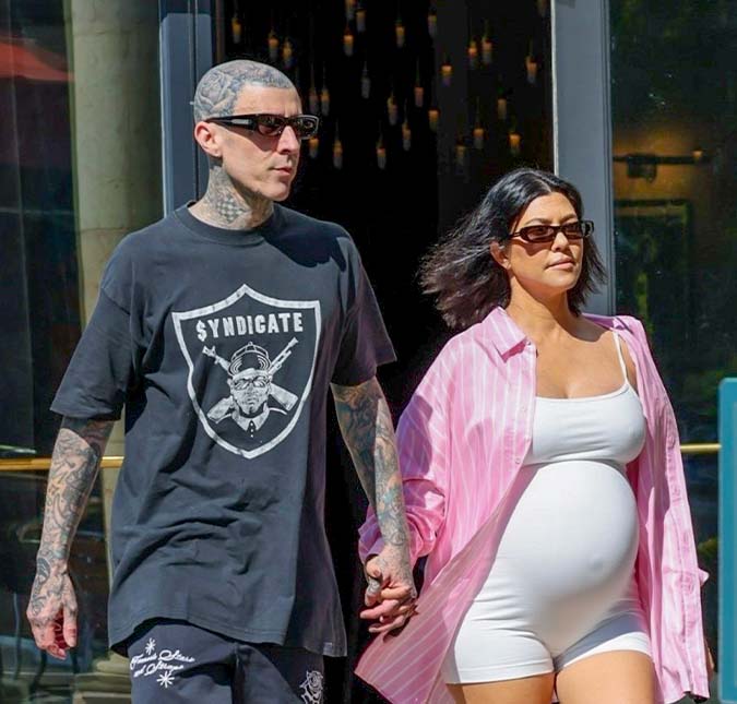 Travis Barker adia turnê na Europa após emergência com Kourtney Kardashian