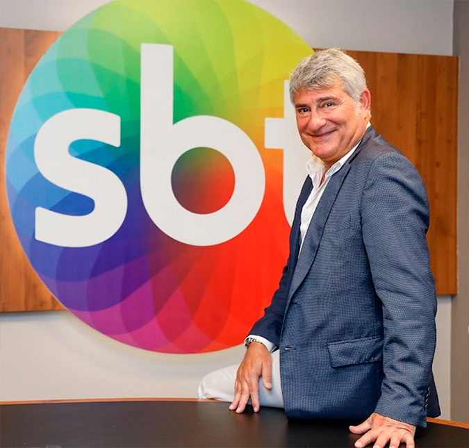 Cleber Machado assina contrato com o <I>SBT</i>