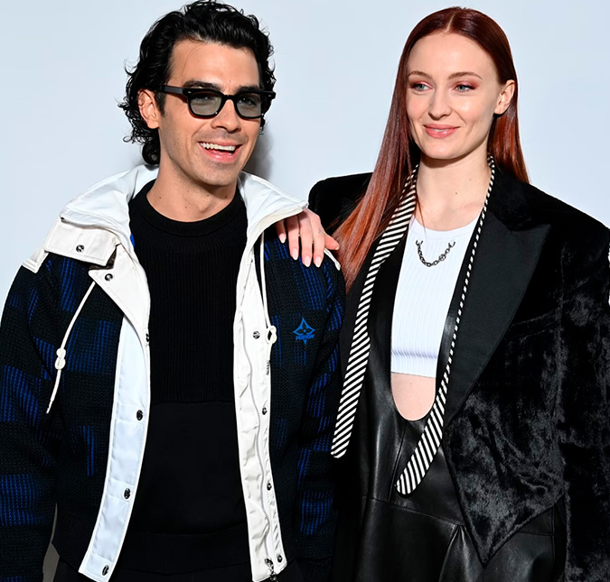 Joe Jonas e Sophie Turner estariam se divorciando após quatro anos de casamento, diz <I>site</i>