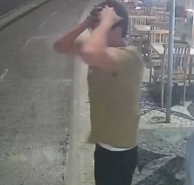 Kayky estava acompanhado do ator e apresentador Bruno de Luca. Os dois estavam com alguns amigos em um quiosque. Segundo relato das pessoas presentes, ele havia ido até o carro buscar um pertence no momento do acidente. Estou muito triste, apreensivo e abalado com o que aconteceu, mas com fé de que Deus vai interceder pelo meu irmão. Quero pedir uma corrente de oração pelo Kayky, para ele sair dessa o mais rápido possível, escreveu Bruno nas redes sociais.