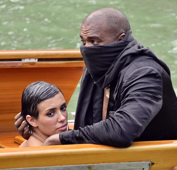 Kanye West e esposa são proibidos de passearem de barco em Veneza após flagra de momento íntimo