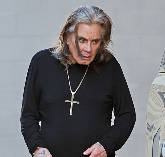 Mesmo com <i>Parkinson</i>, Ozzy Osbourne continua fazendo aulas de canto: <i>- Vivendo sua vida</i>