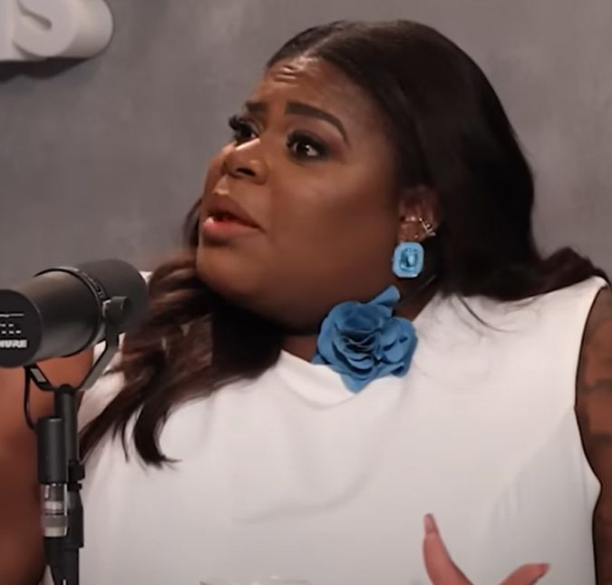 A cantora gravou um longo vídeo em suas redes sociais