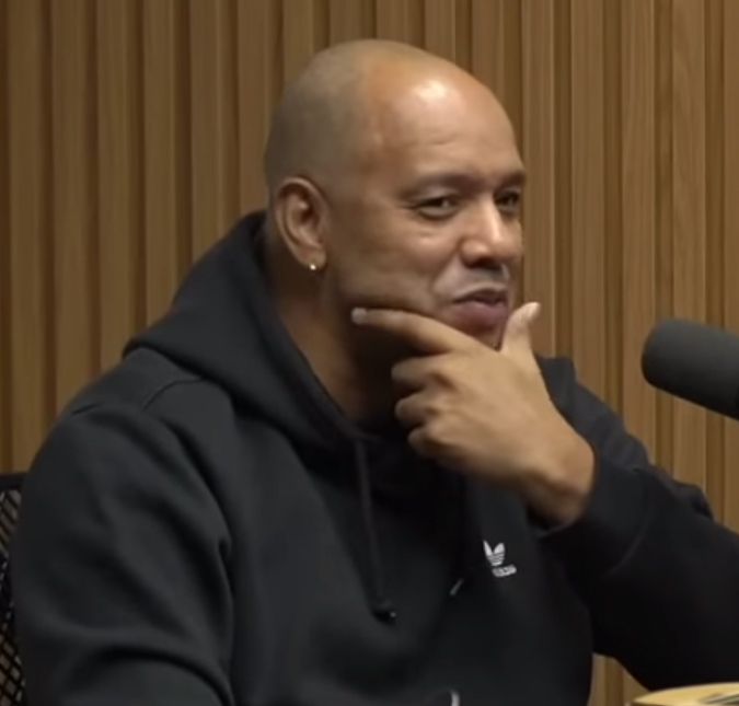 Anderson Leonardo, vocalista do <i>Molejo</i>, é internado com embolia pulmonar e seu quadro é estável
