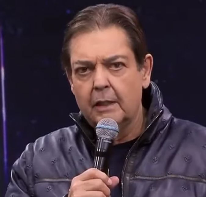 Médico de Fausto Silva manda recado após transplante de coração do apresentador: Nossa missão só fica mais forte a partir de agora Fernando Bacal deixou a mensagem nas redes sociais e falou da honra em estar ao lado do apresentador neste momento