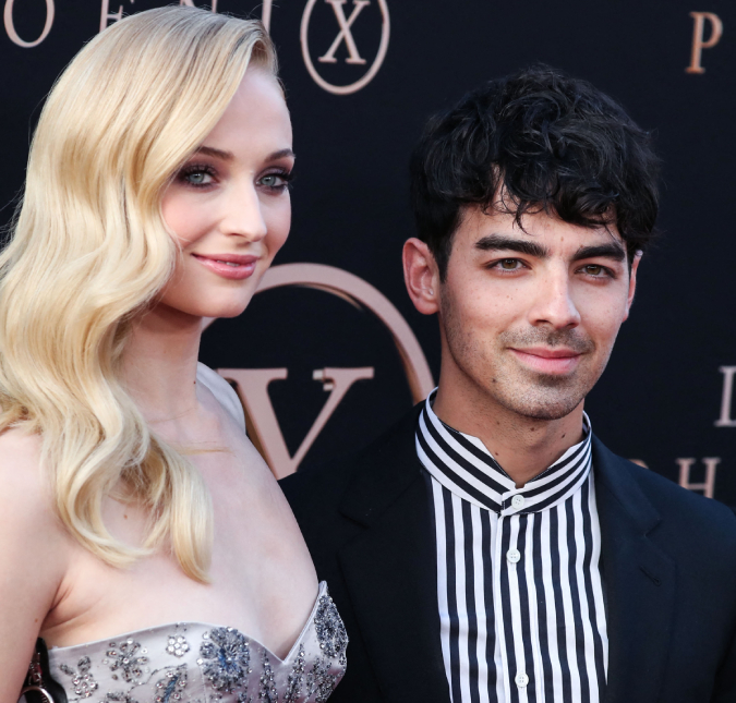 Após anunciar divórcio de Sophie Turner, Joe Jonas chora e faz confissão em <i>show: - Semana louca</i>
