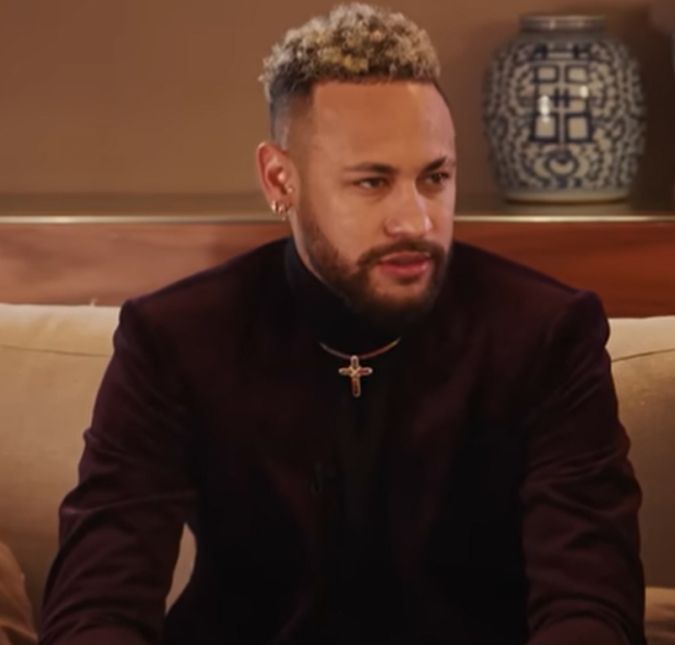 O craque Neymar Jr. também já viu o seu nome envolvido em alguns escândalos. Em 2021, ele foi acusado por uma funcionária da Nike de assédio sexual. De acordo com a vítima, o jogador teria tentando obrigar a vítima a fazer sexo oral e o caso provocou quebra de contrato com a empresa. O craque Neymar Jr. também já viu o seu nome envolvido em alguns escândalos. Em 2021, ele foi acusado por uma funcionária da Nike de assédio sexual. De acordo com a vítima, o jogador teria tentando obrigar a vítima a fazer sexo oral e o caso provocou quebra de contrato com a empresa.