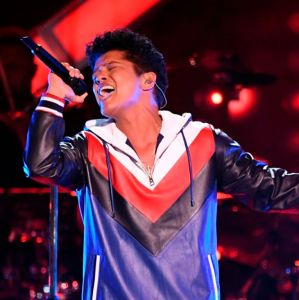 Aos 6 anos, Bruno Mars aparecia na MTV por imitação de Elvis Presley