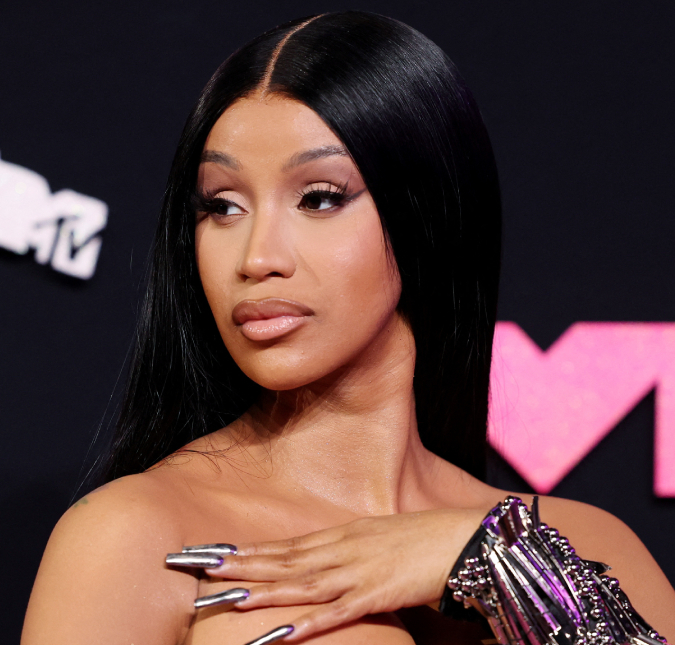 Cardi B simula cena de sexo ao lado do marido após apresentação no <I>VMA 2023</i>