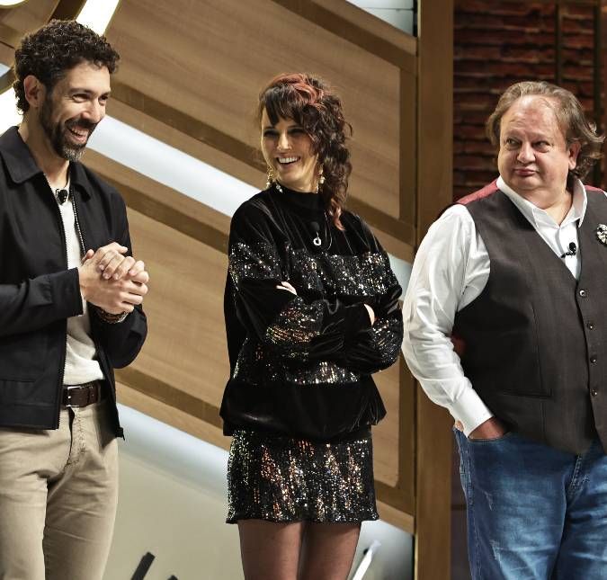 Helena Rizzo abre o jogo sobre situação constrangedora envolvendo Alex Atala no MasterChef 10: - Ele não fez por mal! Em entrevista exclusiva ao ESTRELANDO, a chef ainda falou sobre curiosidades nos bastidores do reality e também sobre uma curiosidade