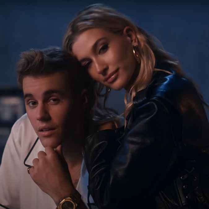 Justin Bieber e Hailey Bieber celebram cinco anos de casamento e fãs suspeitam de gravidez