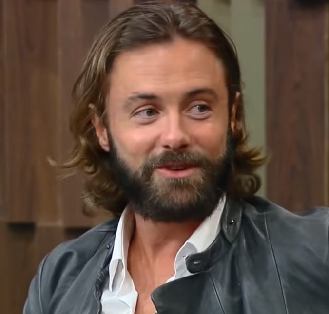 Kayky Brito está realizando reabilitação respiratória e motora, diz boletim médico O ator está hospitalizado desde o dia 2 de setembro após ser atropelado