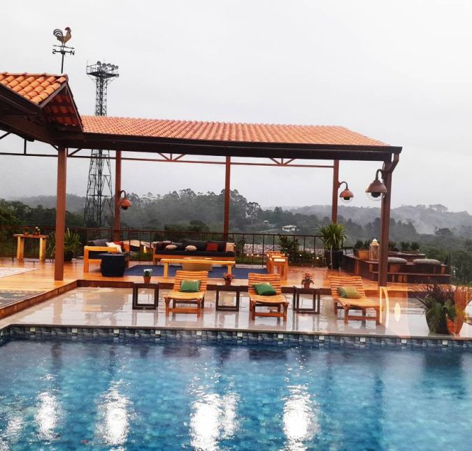 A tradicional piscina está ainda mais bonita, além dessa área estar menos colorida, com referências ao Velho Oeste. A tradicional piscina está ainda mais bonita, além dessa área estar menos colorida, com referências ao Velho Oeste.