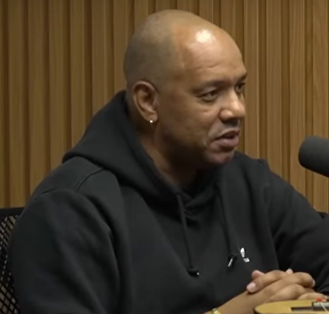 Em novo boletim, Anderson Leonardo, do grupo Molejo, apresenta melhoras Cantor está internado para tratar câncer inguinal raro