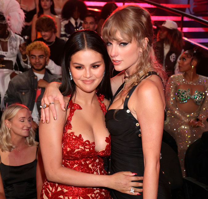 Selena Gomez compartilha cliques curtindo a companhia de Taylor Swift: <i>Essa é a minha melhor amiga</i>