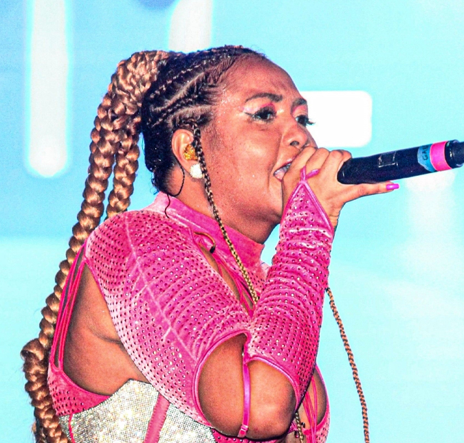 Gaby Amarantos tem crise de choro após ser indicado ao <i>Grammy Latino 2023</i>