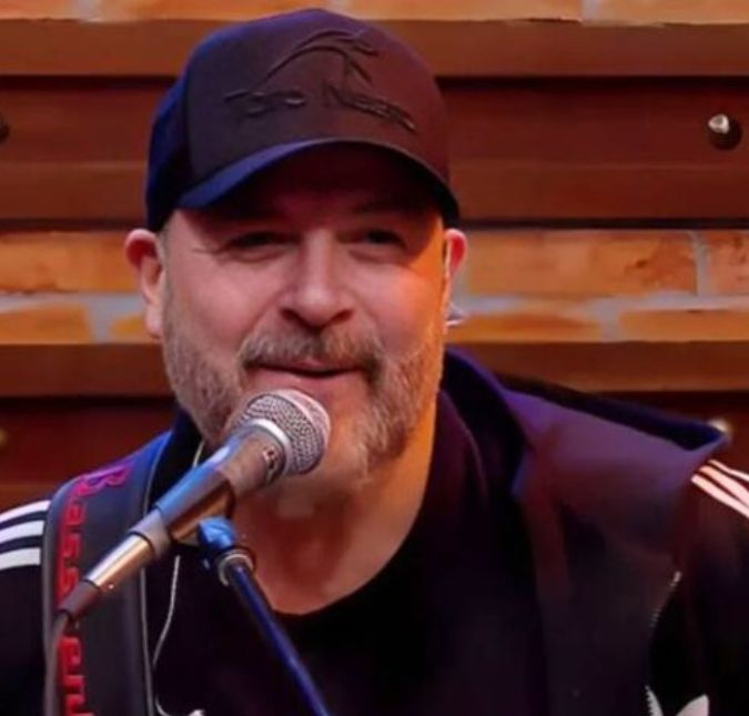 Hospital revela que Mingau, do Ultraje a Rigor, abriu os olhos após 17 dias na UTI O cantor foi baleado na cabeça no dia 3 de setembro no Rio de Janeiro