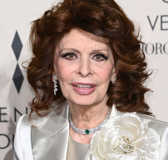 Atriz Sophia Loren, vencedora do <I>Oscar</i>, cai em casa e sofre várias fraturas