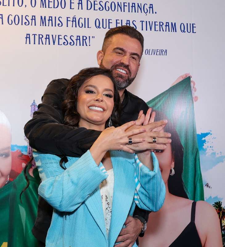 Maraisa mostra aliança de noivado ao lado de Fernando Mocó e comemora: -  Muito feliz. Veja os famosos que noivaram em 2023 - Estrelando