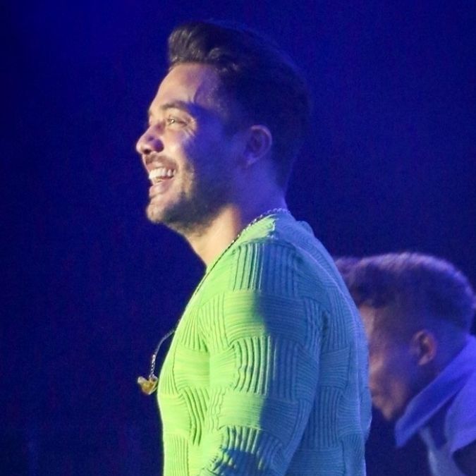 De volta aos palcos, Wesley Safadão emociona público e reúne família