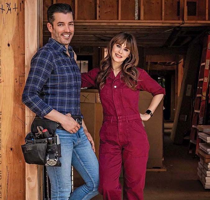 Jonathan Scott, um dos Irmãos à Obra, e Zooey Deschanel dão primeira entrevista desde noivado, conta revista Casal revela ainda não terem planos para o casamento