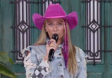 Adriane Galisteu faz alerta a peões sobre falas homofóbicas direcionadas a Lucas Souza em <I>A Fazenda 15</I>