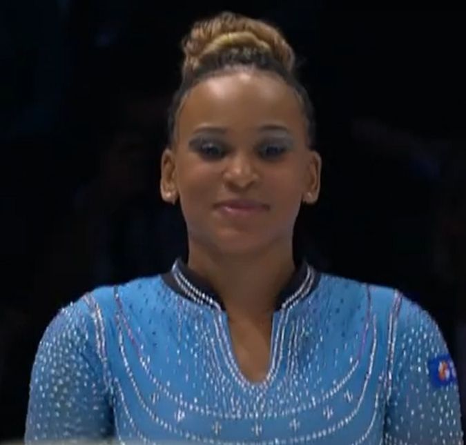 A ginasta formou o pódio com as americanas Simone Billes e Shilese Jones
