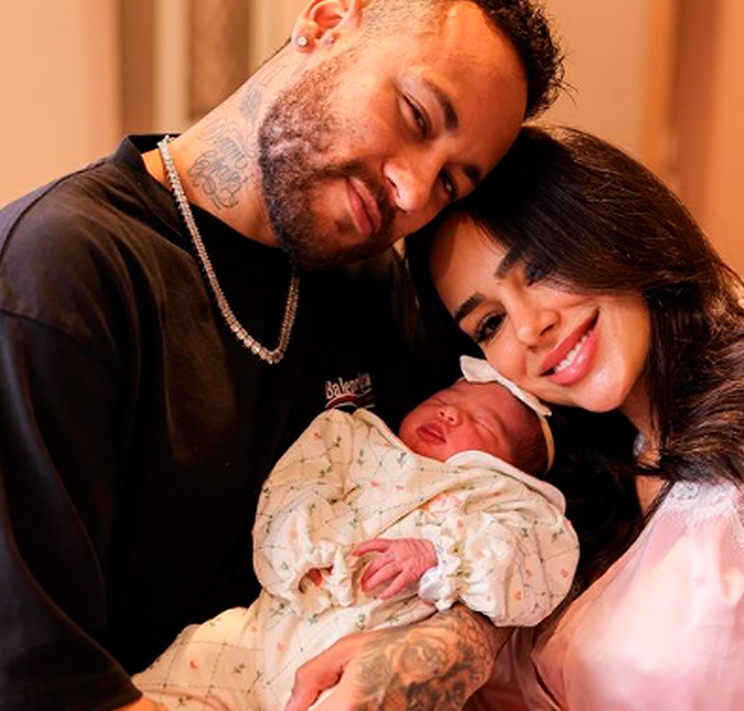 Bruna Biancardi divulga primeiras fotos de Mavie e mostra Neymar Jr. dando banho na filha