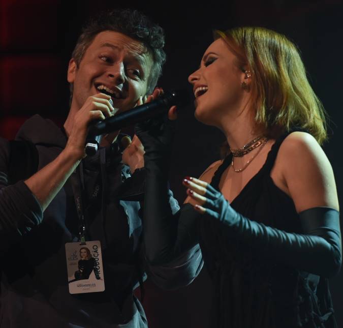 Após anunciarem divórcio, Sandy e Lucas Lima cantam de mãos dadas durante <I>show</i> na Europa