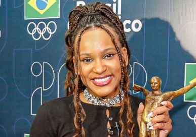 É ouro! Rebeca Andrade conquista primeiro lugar no pódio de salto no Mundial de Ginástica Artística