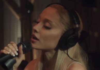Veio aí! Ariana Grande revela data de estreia e capa de novo álbum