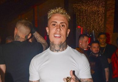 MC Daniel revela que sua mãe liberou 100 mil reais para gastar na Itália: <i>Ela que manda</i>
