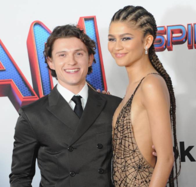 Fofos! Zendaya e Tom Holland são flagrados andando de mãos dadas por Londres