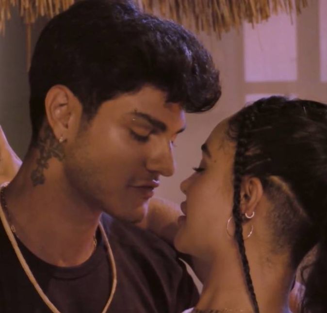 Entretanto, o amanhã sempre chega, e com ele é possível que chegue junto uma pessoa indesejada do passado. Mas coisa é certa... Mantendo o padrão, podemos esperar muitos romances, brigas, festas e diversão. Tudo junto e misturado! Entretanto, o amanhã sempre chega, e com ele é possível que chegue junto uma pessoa indesejada do passado. Mas coisa é certa... Mantendo o padrão, podemos esperar muitos romances, brigas, festas e diversão. Tudo junto e misturado!