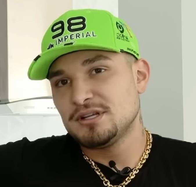 Mc Gui sofre acidente de trânsito e comenta nas redes; confira O cantor aproveitou para mandar uma indireta aos haters